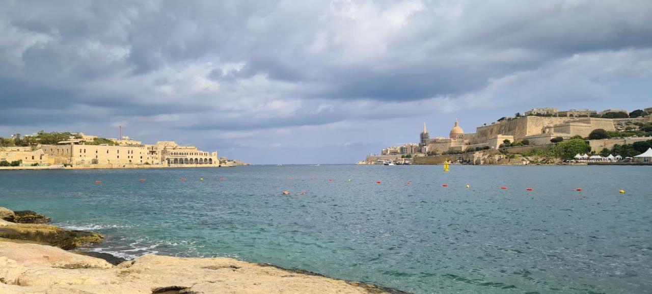 Boutique Style - 2 Bedroom Apartment- Ta'Xbiex, Sliema Area Ta Xbiex Екстериор снимка